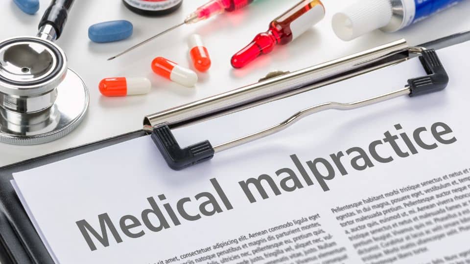 אי קבלת הסכמה מדעת: הפרות משפטיות בטיפול מיילדות