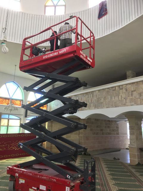 עובדים בגובה בלי ציוד תקני הביטוח עלול לא לכסות אותך